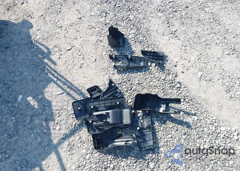 2018 Toyota Highlander Le из США, поврежденный, VIN 5TDZARFH0JS038784